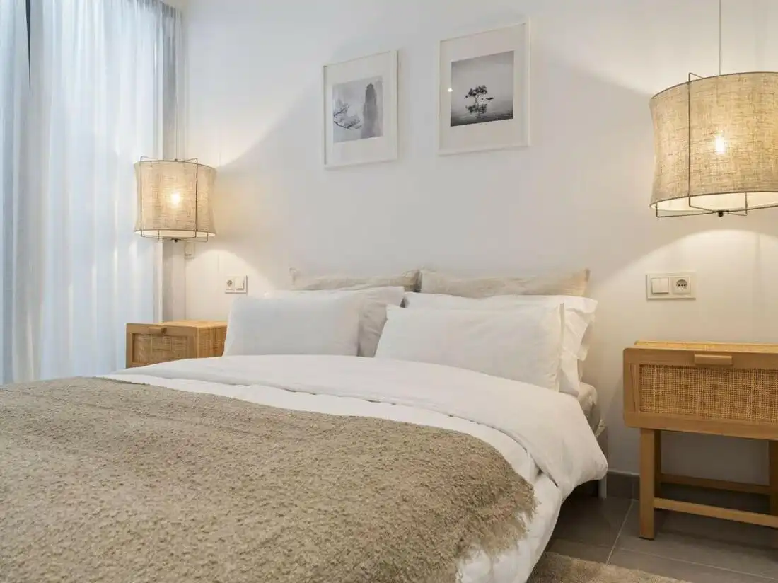 Dormitori de Casa o xalet de lloguer en Estepona amb Aire condicionat, Jardí privat i Terrassa
