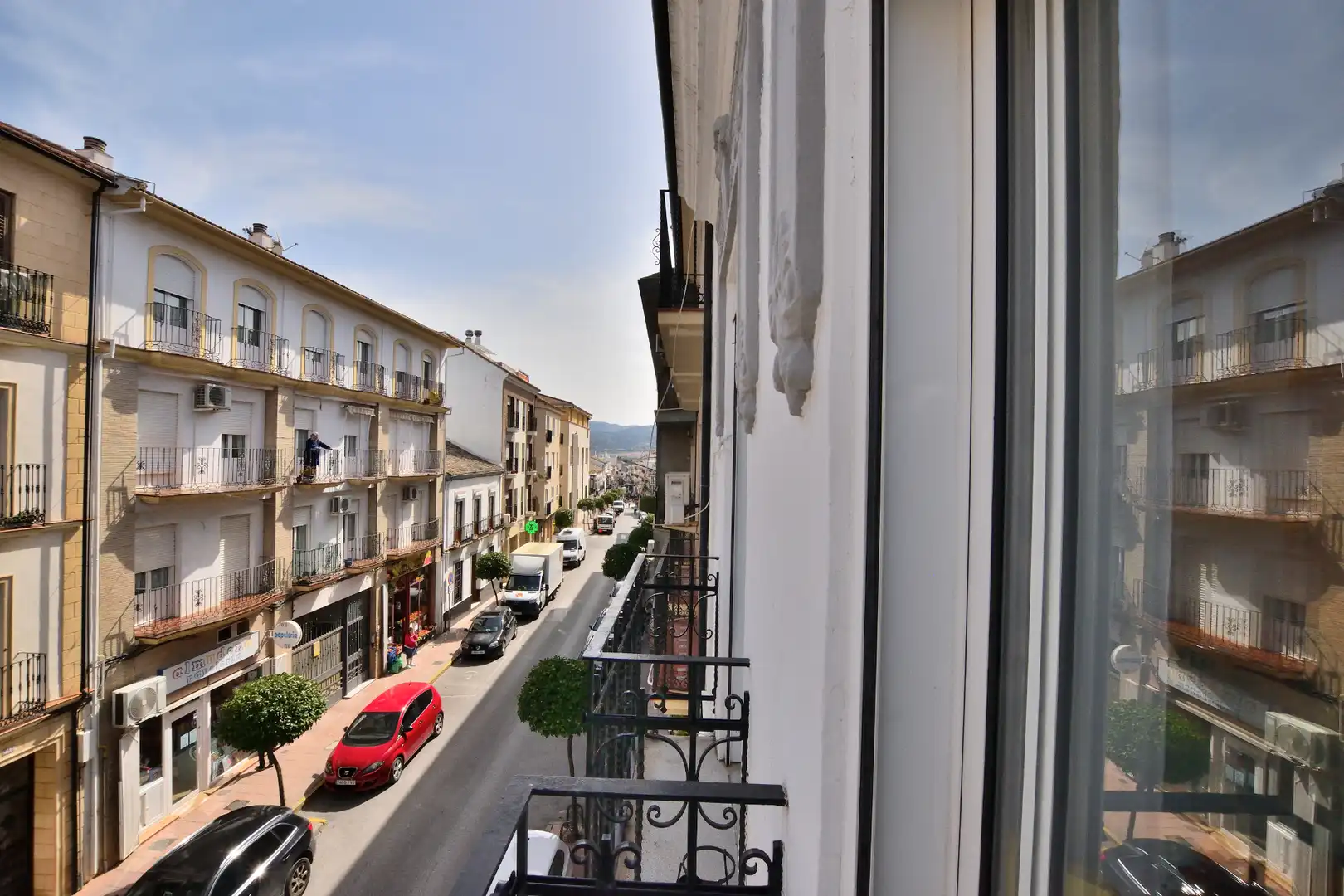 Vista exterior de Pis en venda en Ronda amb Terrassa i Balcó