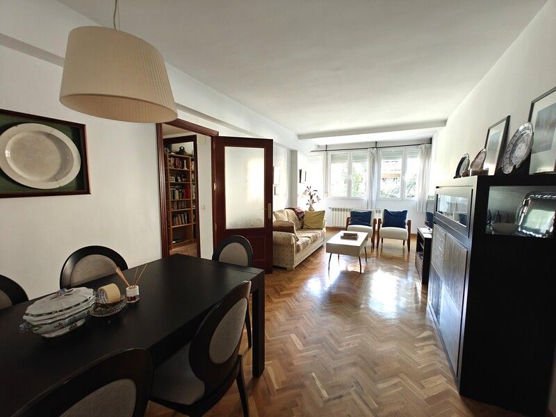 Sala d'estar de Pis en venda en  Madrid Capital amb Calefacció i Moblat