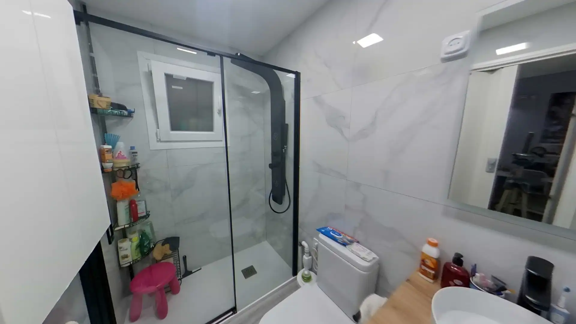 Bathroom of Flat for sale in Sabadell  with Air Conditioner, Heating and Parquet flooring