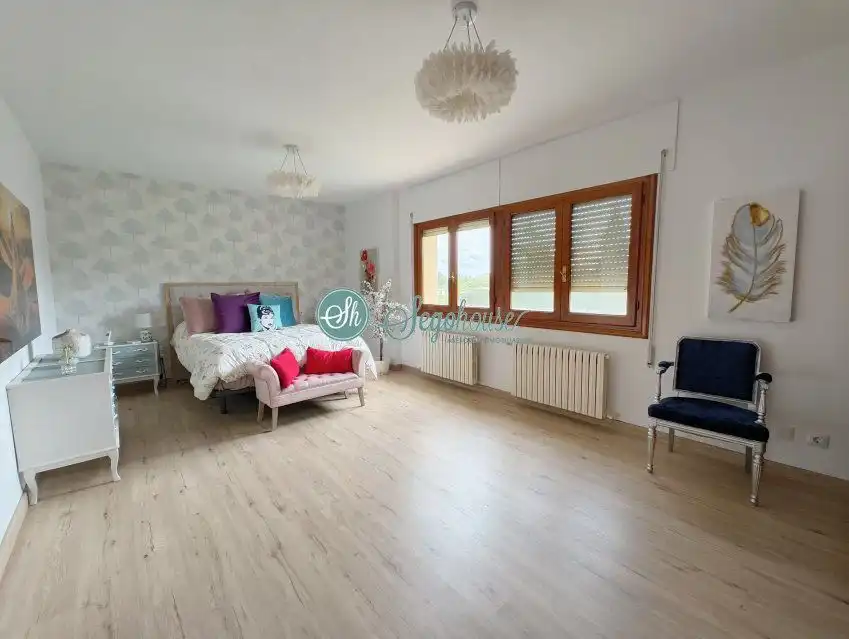 Bedroom of Houses for sale in Segovia  with Heating