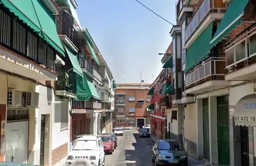 Vista exterior de Planta baja en venta en  Madrid Capital