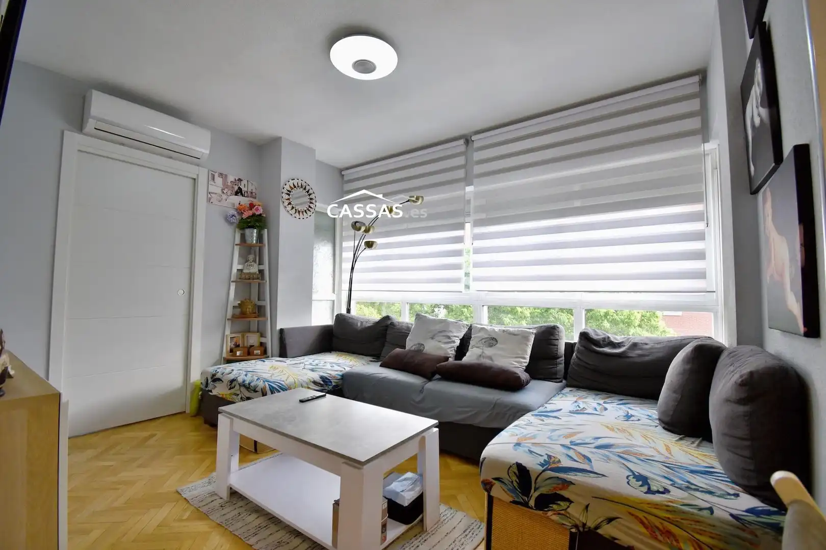 Living room of Flat for sale in Torrejón de Ardoz  with Air Conditioner, Heating and Parquet flooring