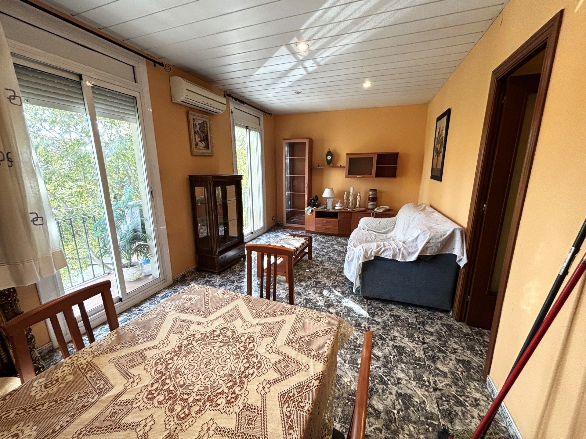 Sala d'estar de Pis en venda en  Barcelona Capital amb Aire condicionat i Balcó