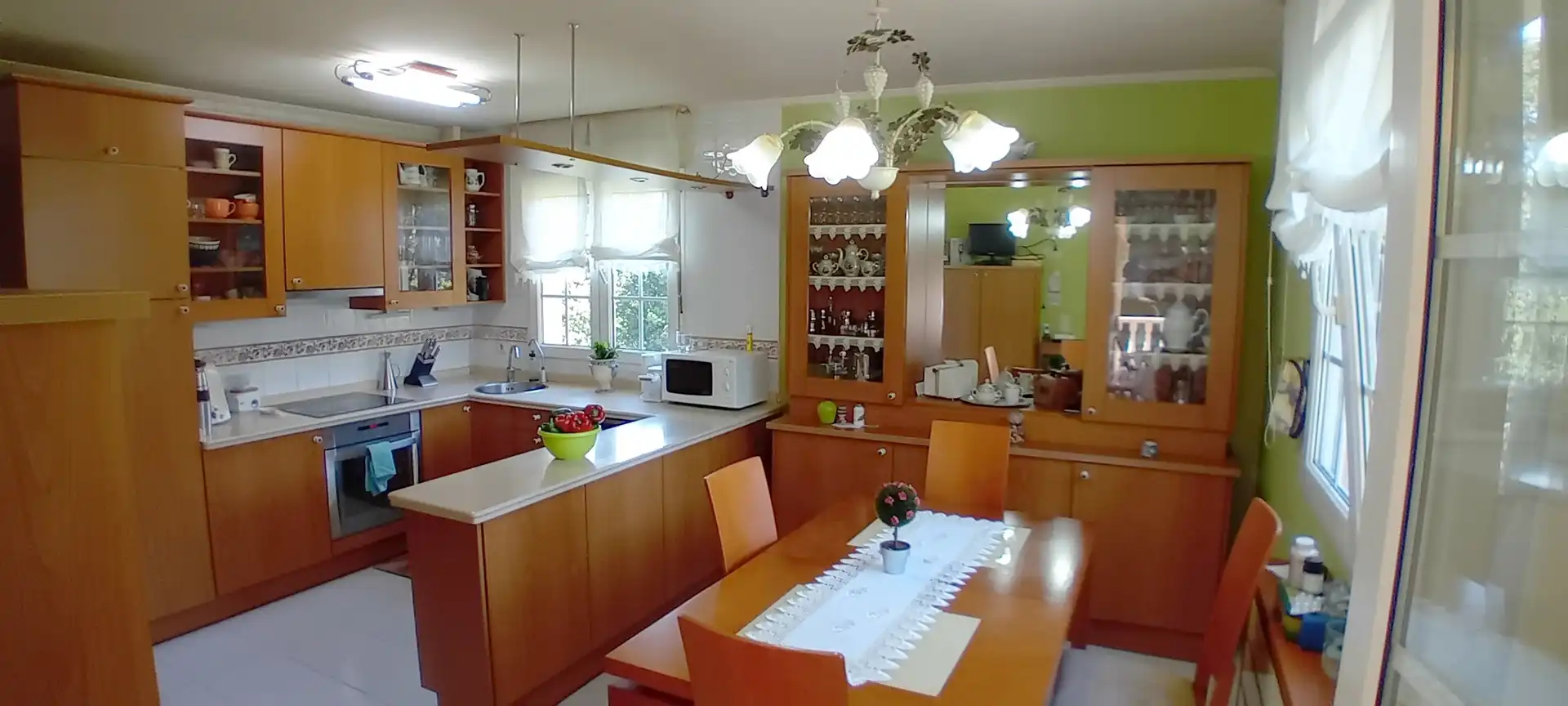 Cuina de Casa o xalet en venda en Parres amb Calefacció, Jardí privat i Parquet