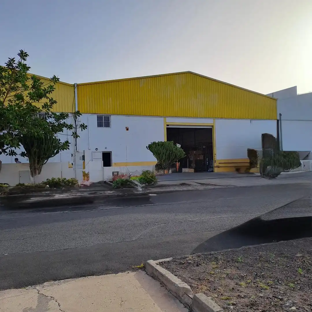 Außenansicht von Fabrikhallen zum Verkauf in Agüimes