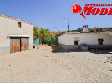 Casa rústica con jardín en venta en Cacín