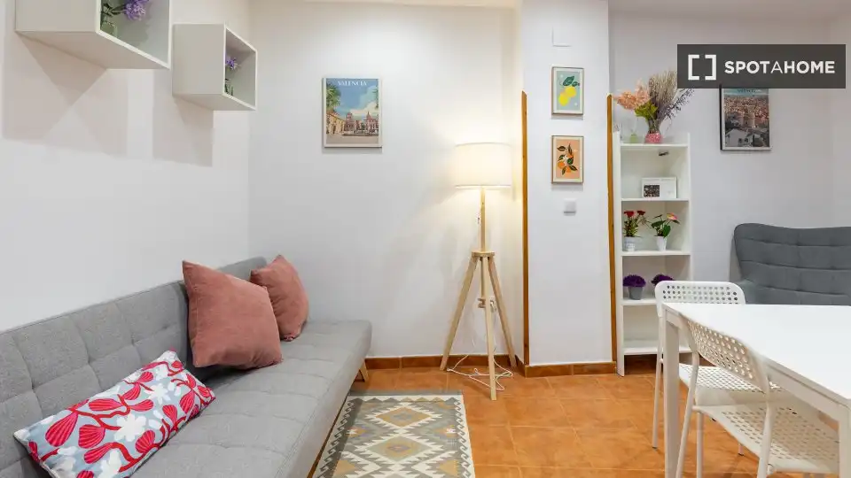 Piso con terraza en alquiler en Ciutat Vella, imagen 2