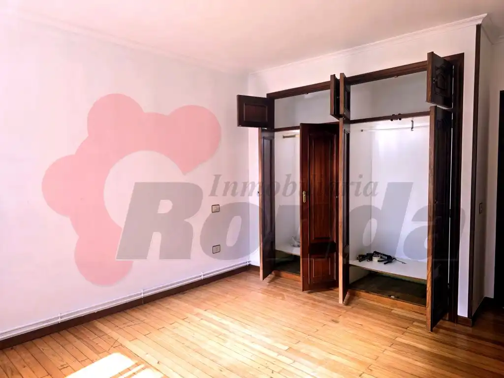 Dormitori de Casa o xalet en venda en Lugo