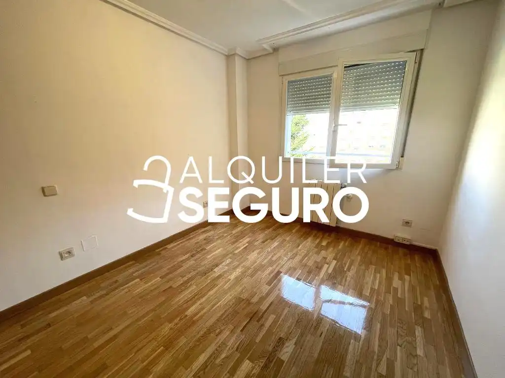 Habitación de Piso de alquiler en Madrid con Calefacción y Piscina