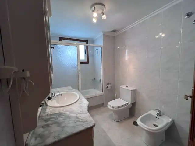 Baño de Piso en venta en A Coruña Capital  con Calefacción, Parquet y Trastero