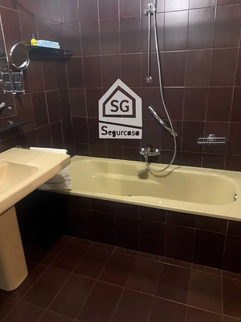Bany de Pis de lloguer en Ourense Capital  amb Calefacció