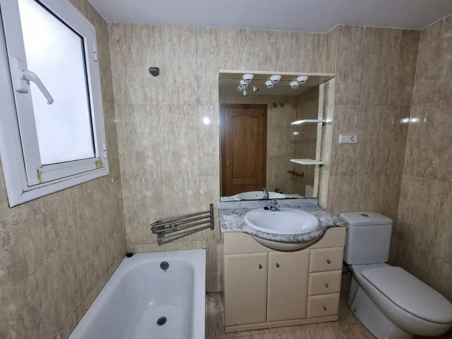 Bathroom of Flat for sale in Vilafranca del Penedès  with Heating, Terrace and Community pool
