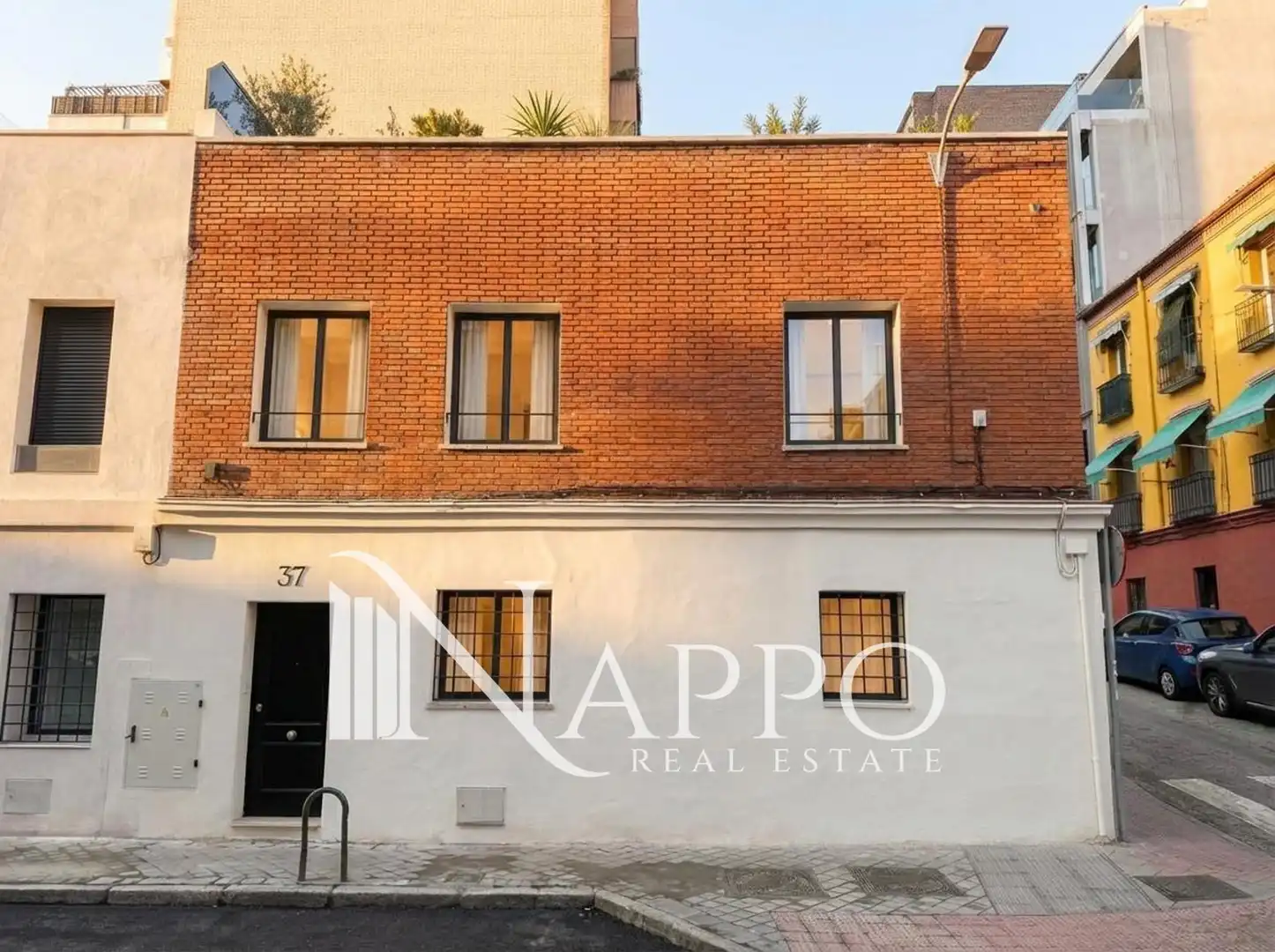 Vista exterior de Casa adosada en venda en Madrid amb Aire condicionat, Calefacció i Terrassa