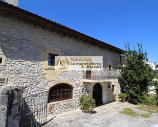 Vista exterior de Finca rústica en venda en Arnuero amb Terrassa i Balcó