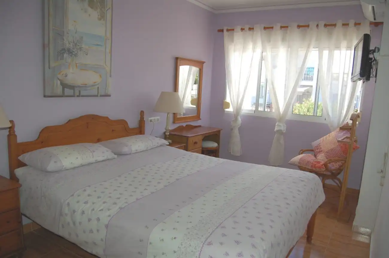Schlafzimmer von Einfamilien-Reihenhaus zum Verkauf in Nerja mit Klimaanlage, Heizung und Terrasse