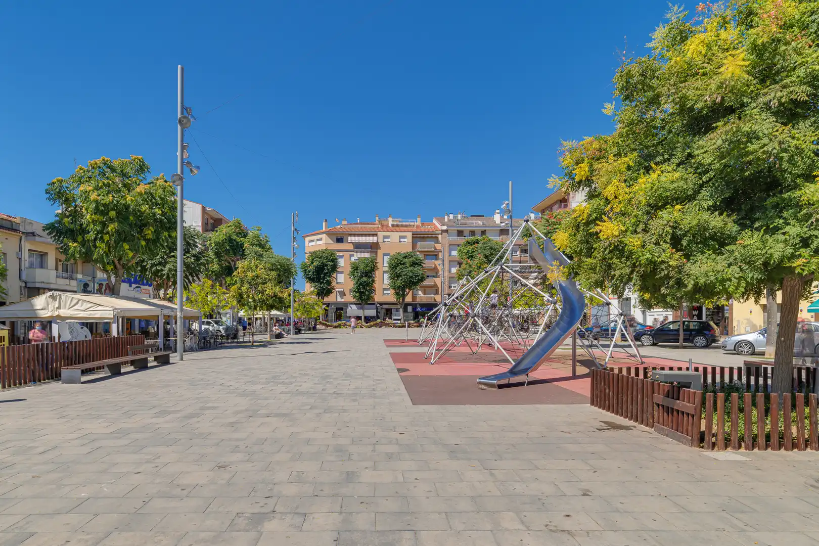 Vista exterior de Piso en venta en Pineda de Mar con Calefacción, Balcón y Piscina comunitaria