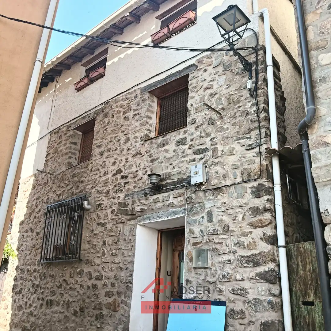 Vista exterior de Casa o xalet en venda en Villoslada de Cameros amb Calefacció i Moblat