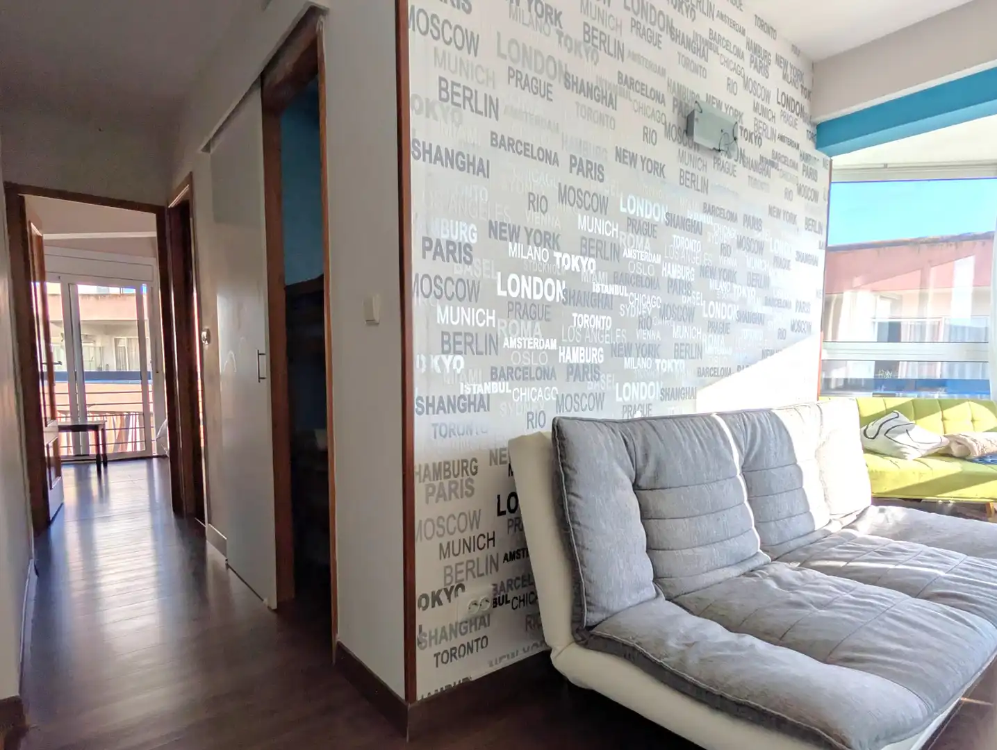 Sala de estar de Apartamento en venta en Castell d'Aro, Platja d'Aro i s'Agaró con Calefacción y Amueblado