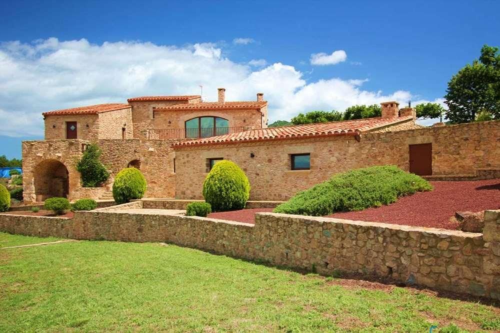 Casa adosada en venda a  37 Afores, La Jonquera