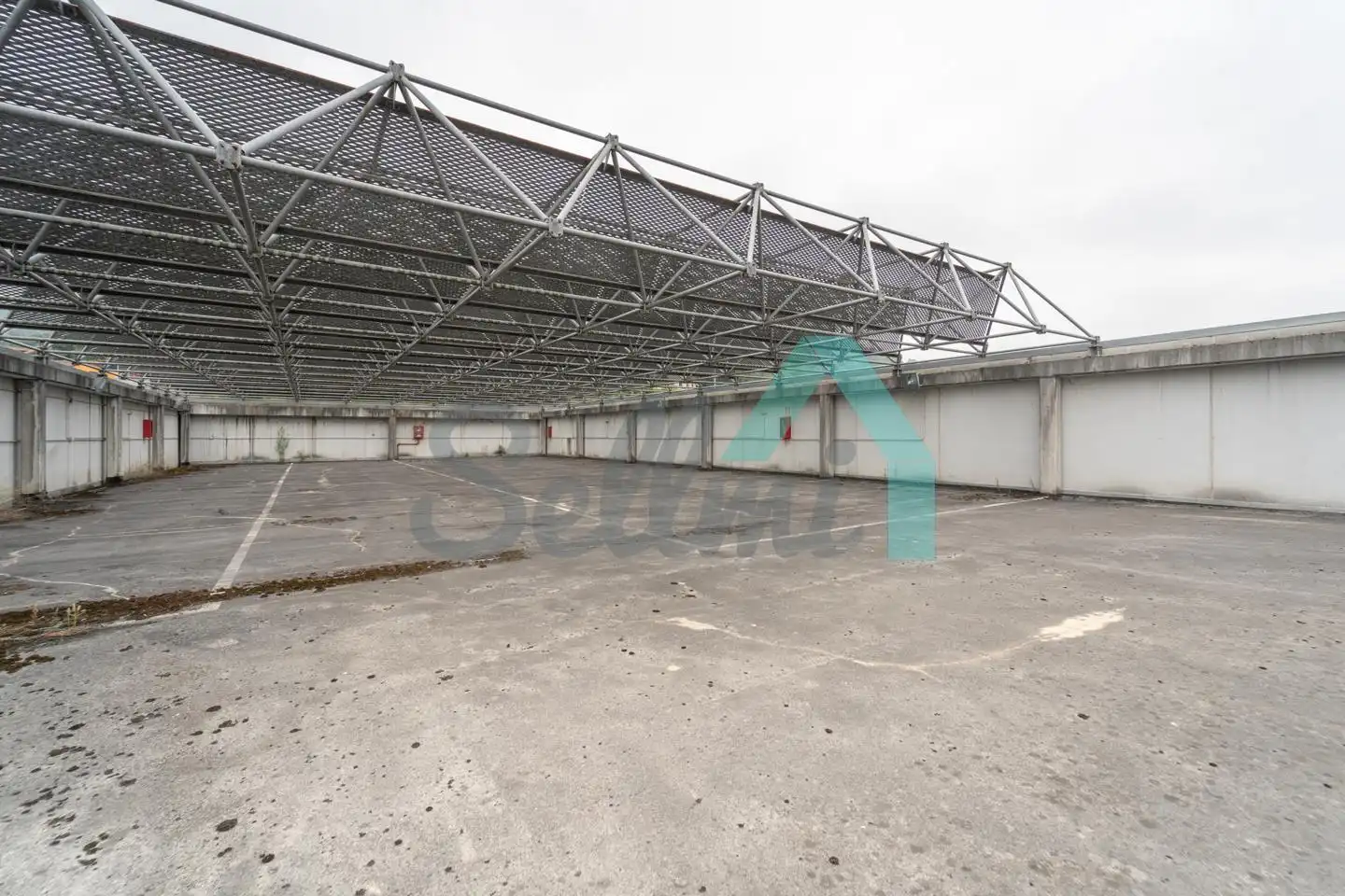 Parking de Nave industrial en venta en Oviedo 