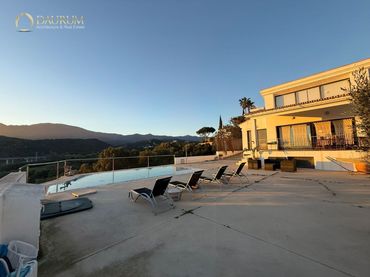 Xalet amb piscina en venda a Alcornoque