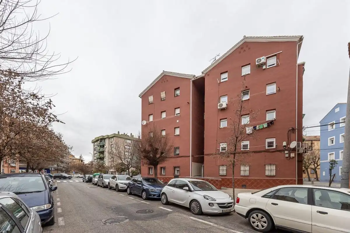 Vista exterior de Pis en venda en Granada amb Aire condicionat i Parquet