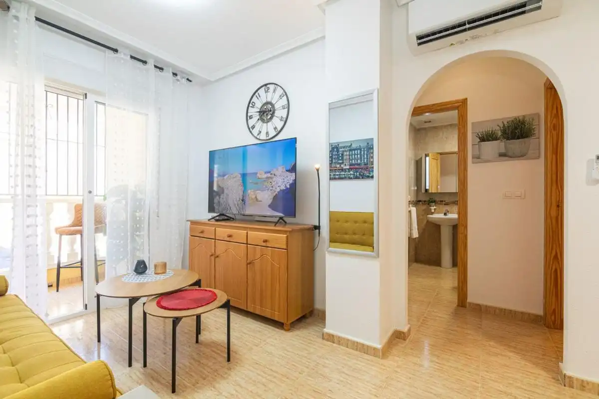 Appartamento con ascensore in vendita a Calle Formentera del Segura 84, imagen 2