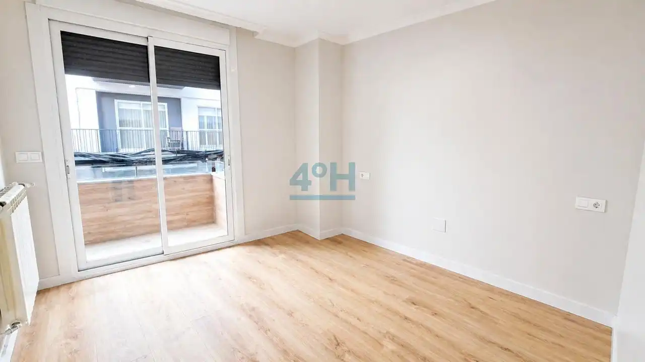 Habitación de Apartamento en venta en Ourense Capital  con Calefacción y Balcón