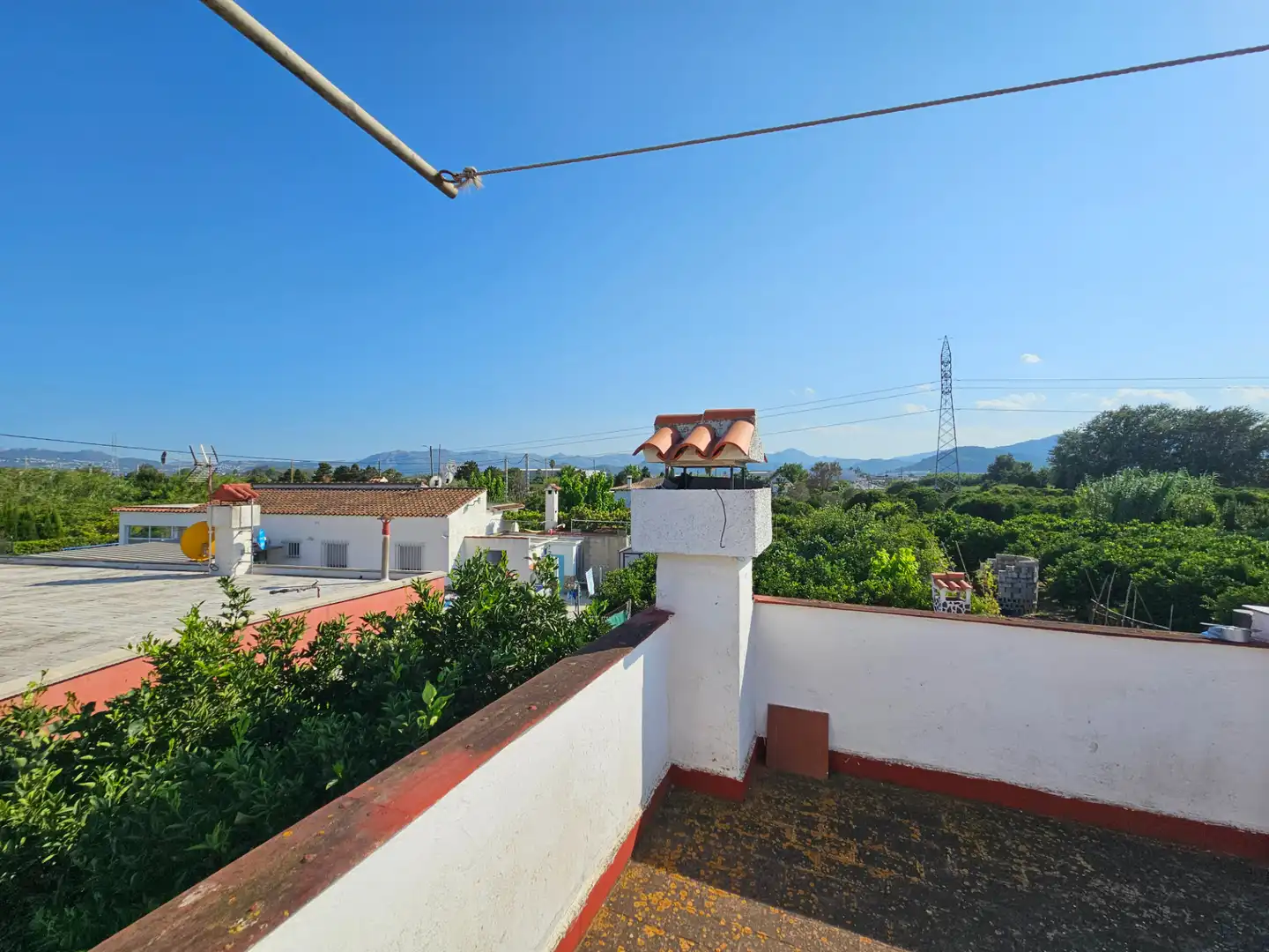 Vista exterior de Casa o xalet en venda en Oliva amb Jardí privat, Piscina i Moblat
