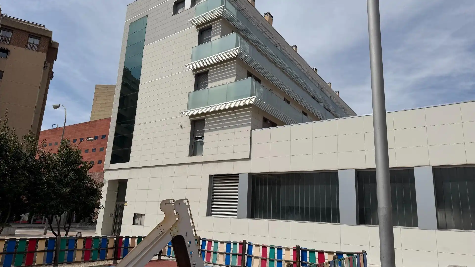 Vista exterior de Piso de alquiler en  Granada Capital con Aire acondicionado, Parquet y Terraza
