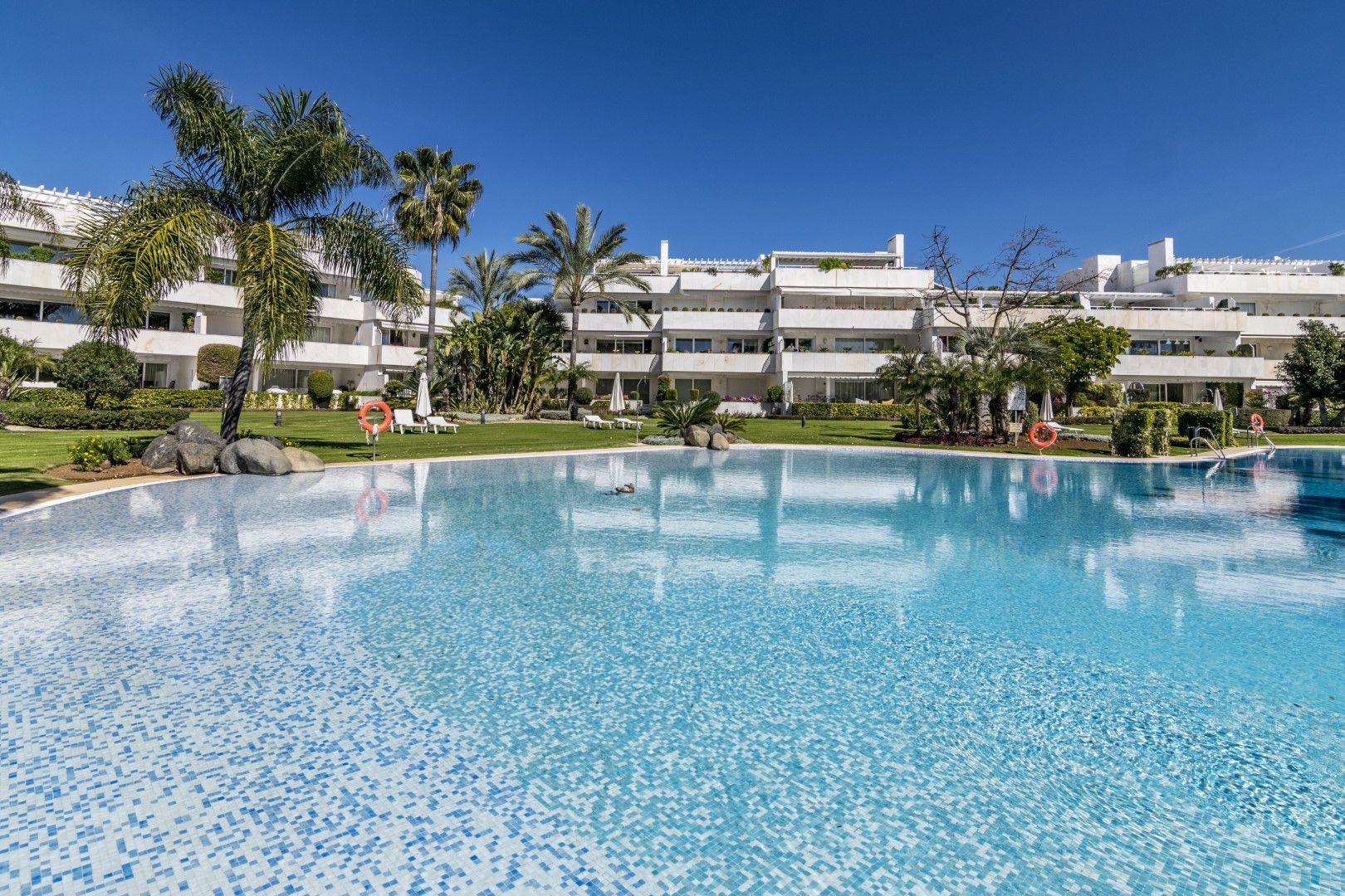 Garden of Attic for sale in Marbella  with Air Conditioner, Terrace and Swimming Pool