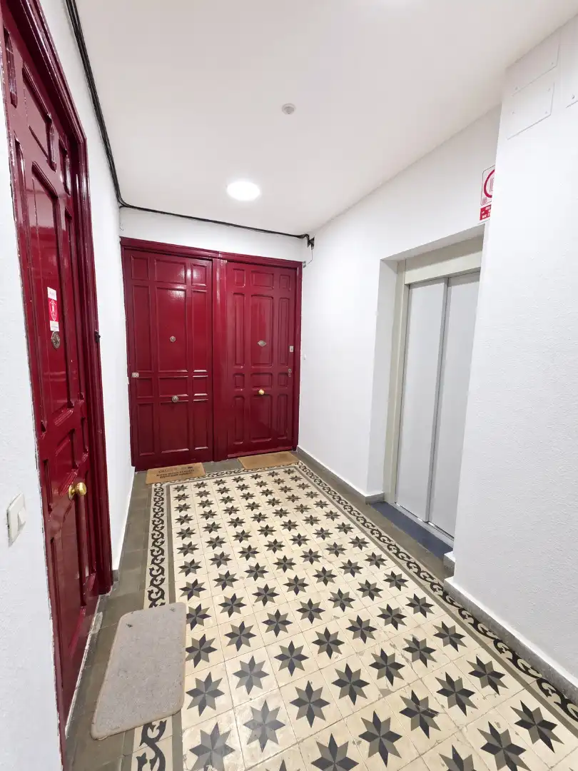 Flat for sale in Madrid  with Air Conditioner, Heating and Washing machine