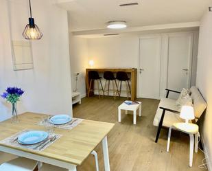 Menjador de Apartament de lloguer en  Zaragoza Capital amb Aire condicionat, Moblat i Forn