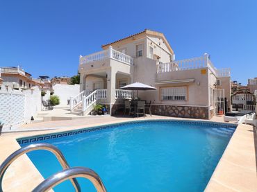 Casa amb piscina en venda a Benijófar
