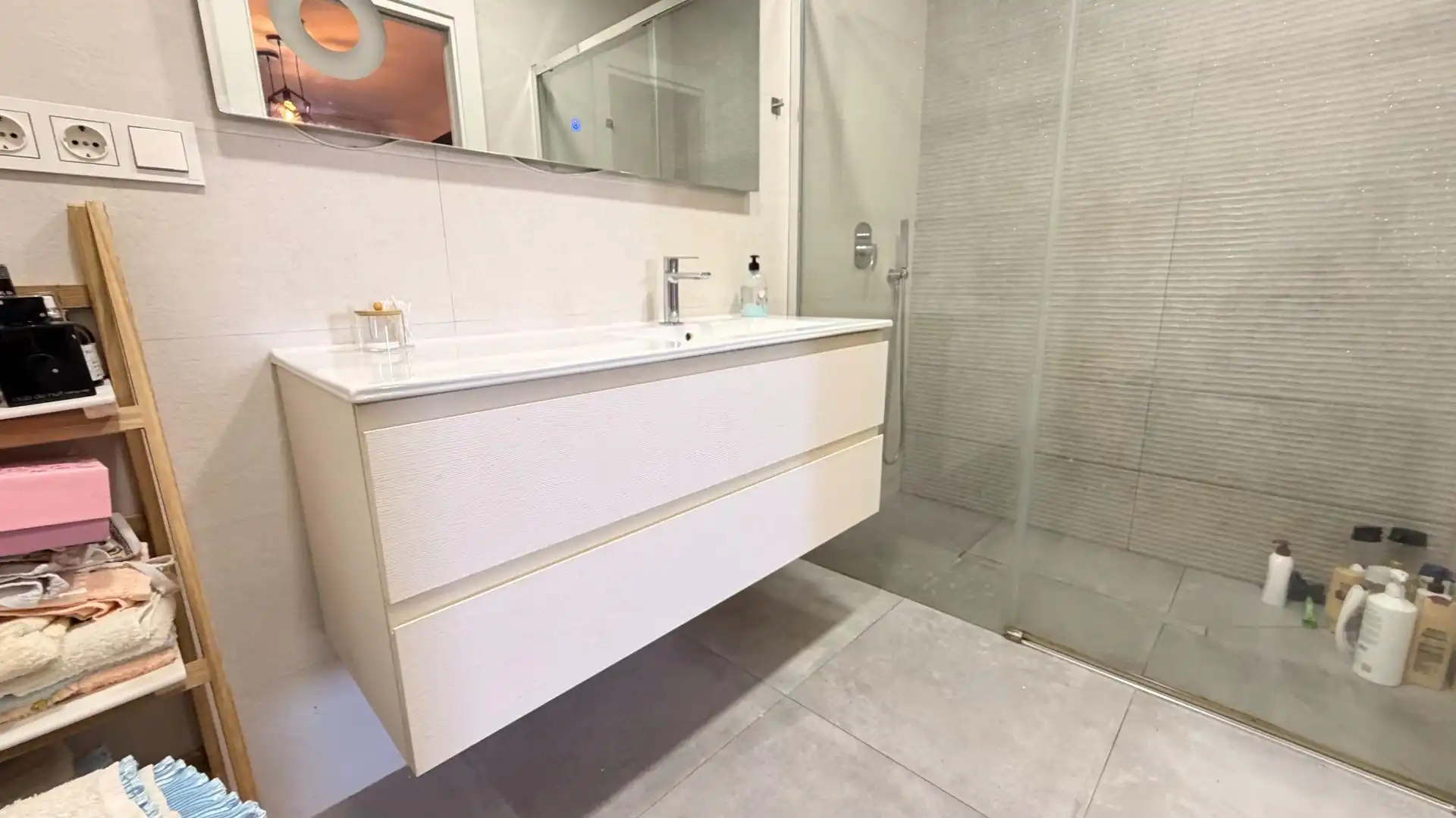 Badezimmer von Dachboden zum Verkauf in Elche / Elx mit Heizung, Terrasse und Abstellraum
