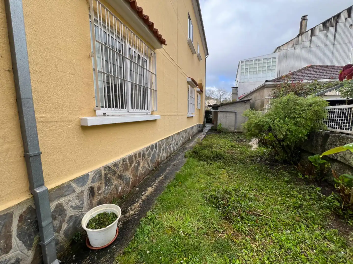 Vista exterior de Casa o xalet en venda en O Carballiño   amb Calefacció, Jardí privat i Terrassa