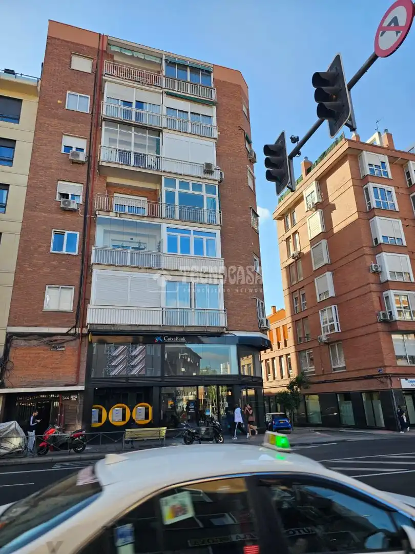 Vista exterior de Garatge en venda en Madrid