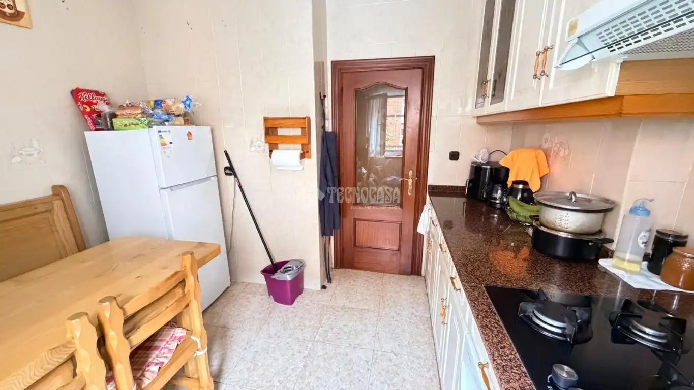 Cocina de Piso en venta en Gijón  con Calefacción y Amueblado