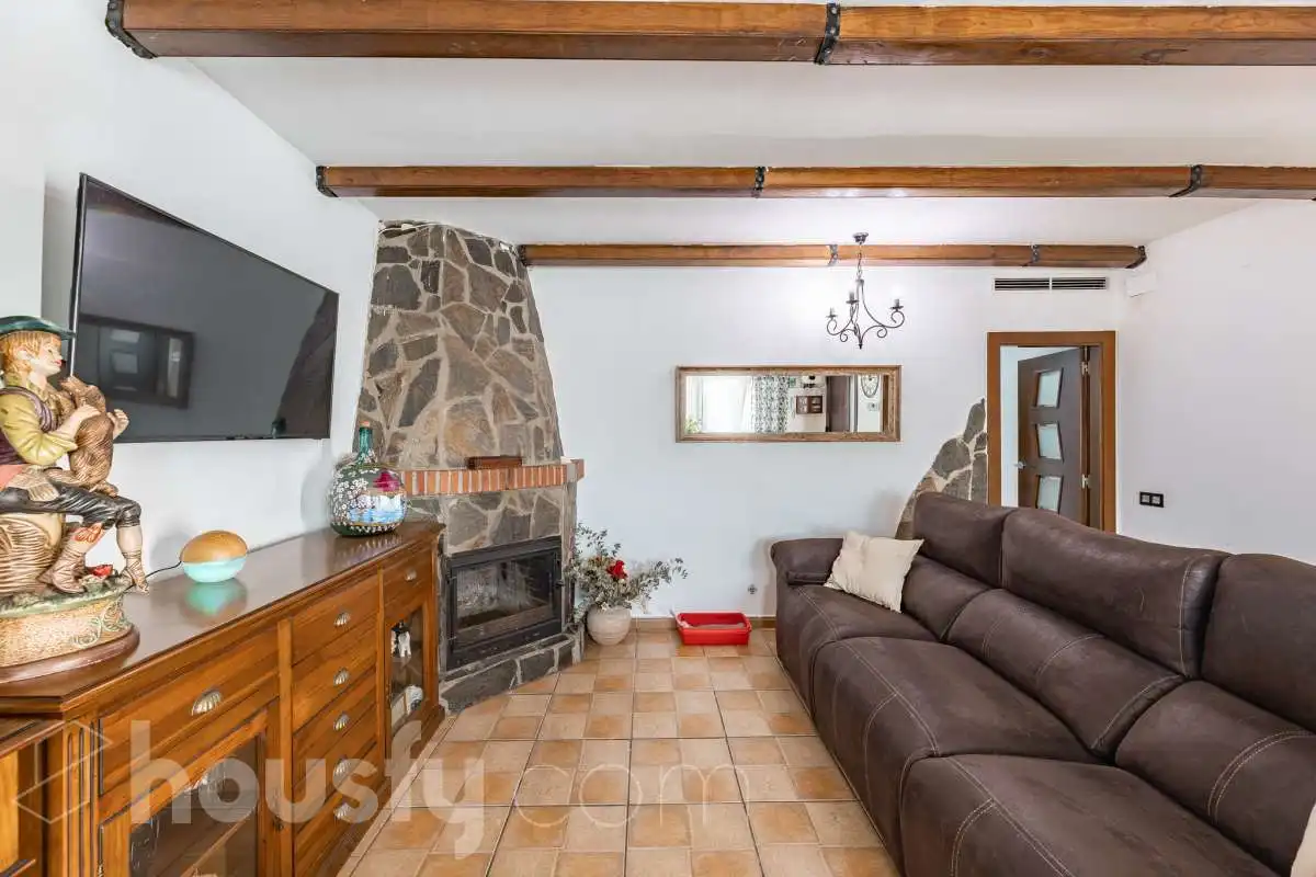 Sala d'estar de Casa o xalet en venda en Abrera, Barcelona