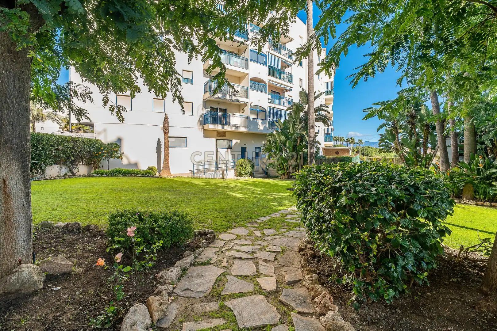 Vista exterior de Apartamento en venta en Estepona con Jardín privado, Horno y Piscina comunitaria
