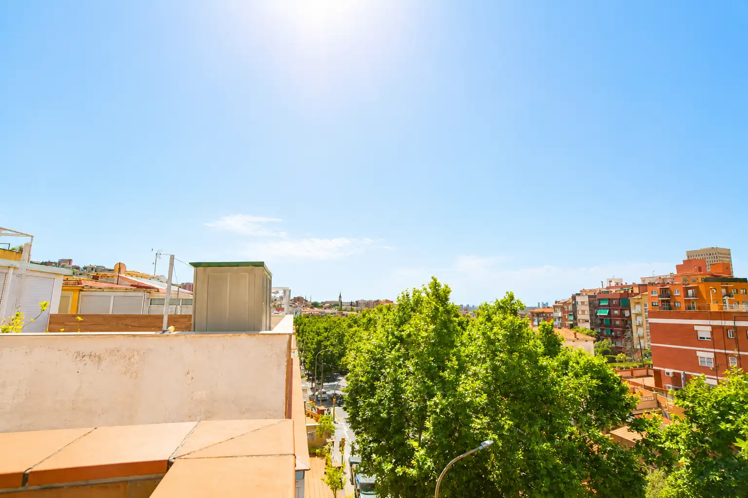 Vista exterior de Ático en venta en Santa Coloma de Gramenet con Aire acondicionado, Calefacción y Terraza