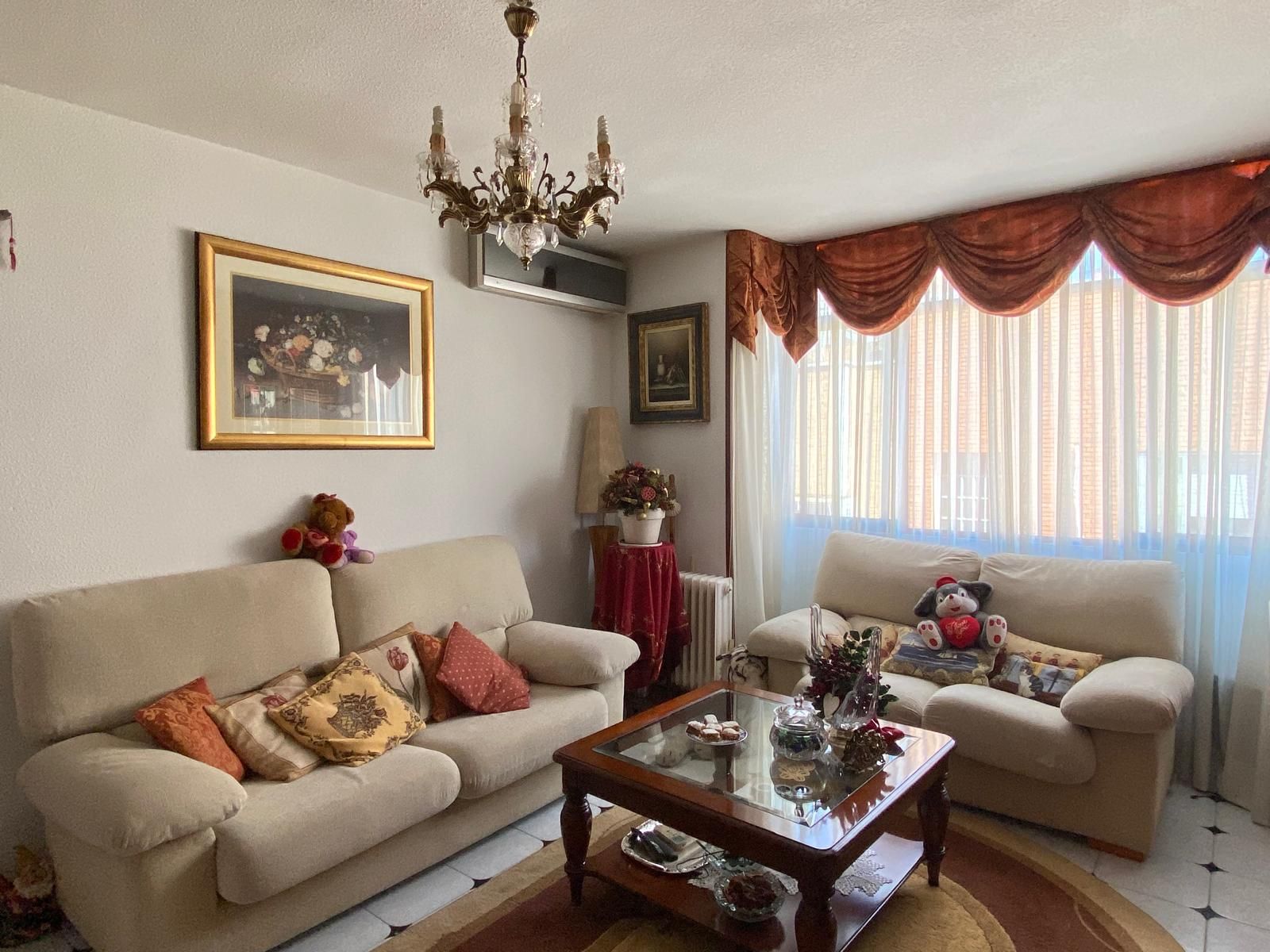 Living room of Flat for sale in  Madrid Capital  with Air Conditioner, Heating and Parquet flooring