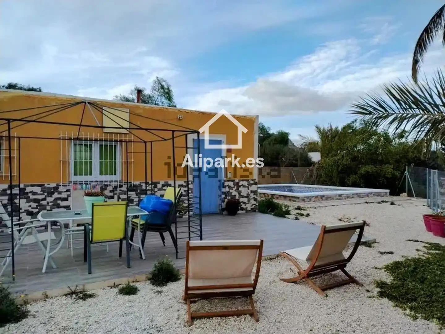 Vista exterior de Casa o chalet en venta en Alicante / Alacant con Trastero, Piscina y Amueblado
