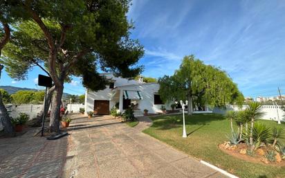 Vista exterior de Casa o xalet en venda en Benicasim / Benicàssim amb Jardí privat i Terrassa