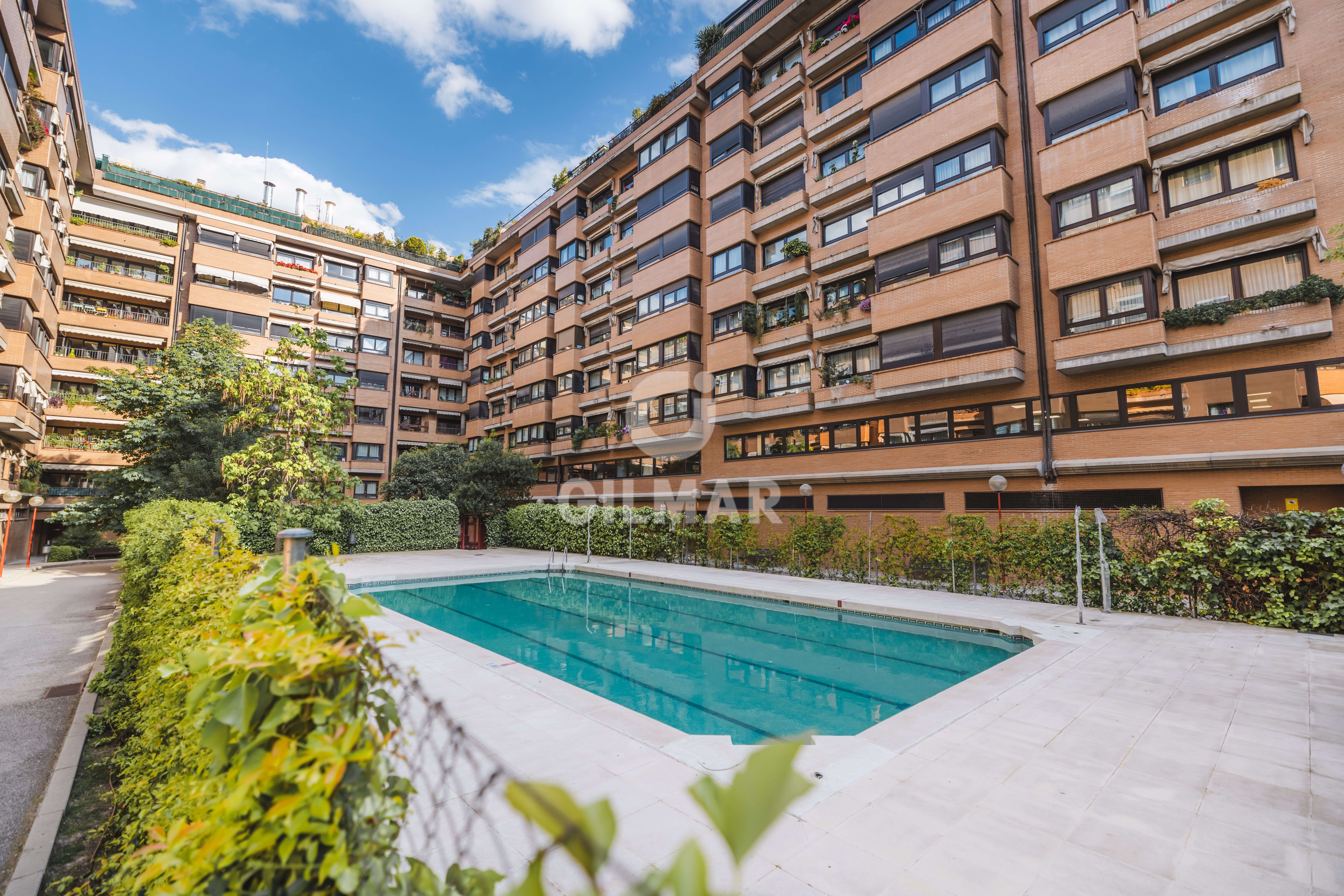 Vista exterior de Pis en venda en  Madrid Capital amb Piscina