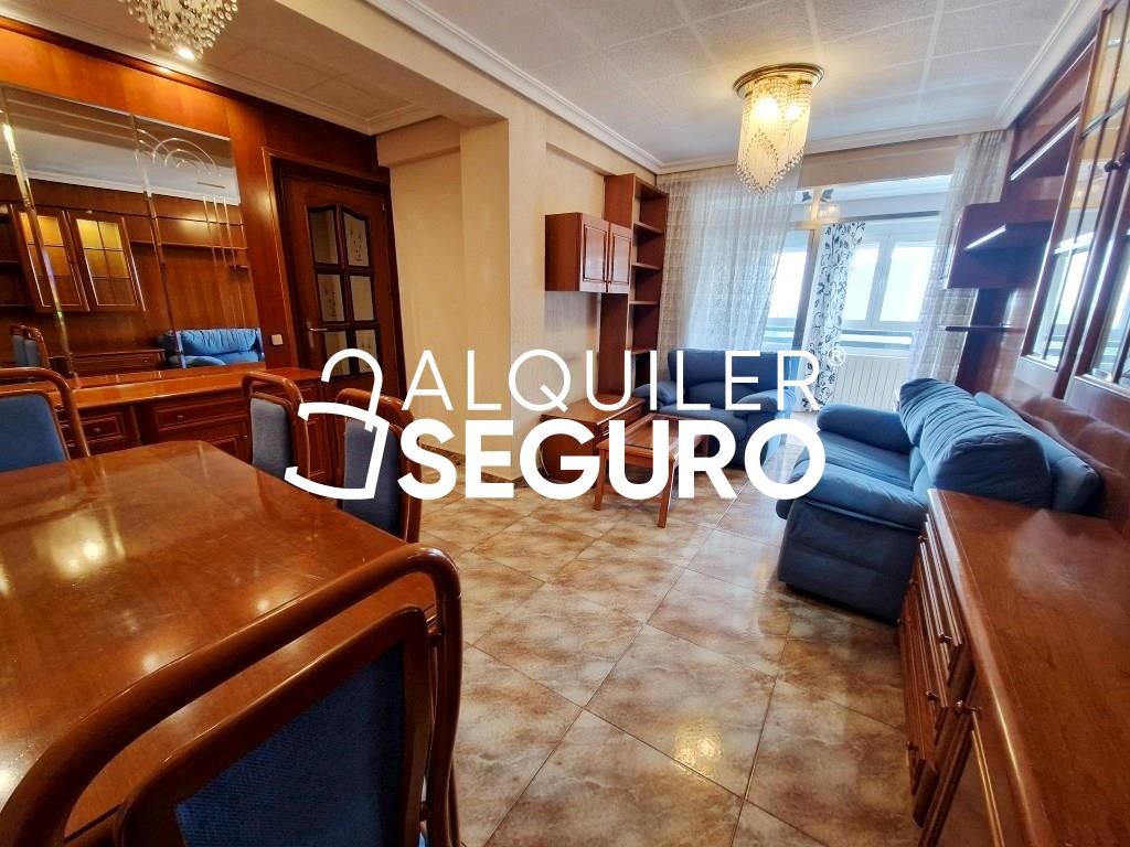Sala d'estar de Pis de lloguer en Fuenlabrada amb Calefacció i Moblat