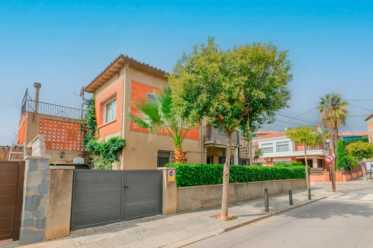 Vista exterior de Casa o xalet en venda en Gavà amb Aire condicionat, Calefacció i Terrassa