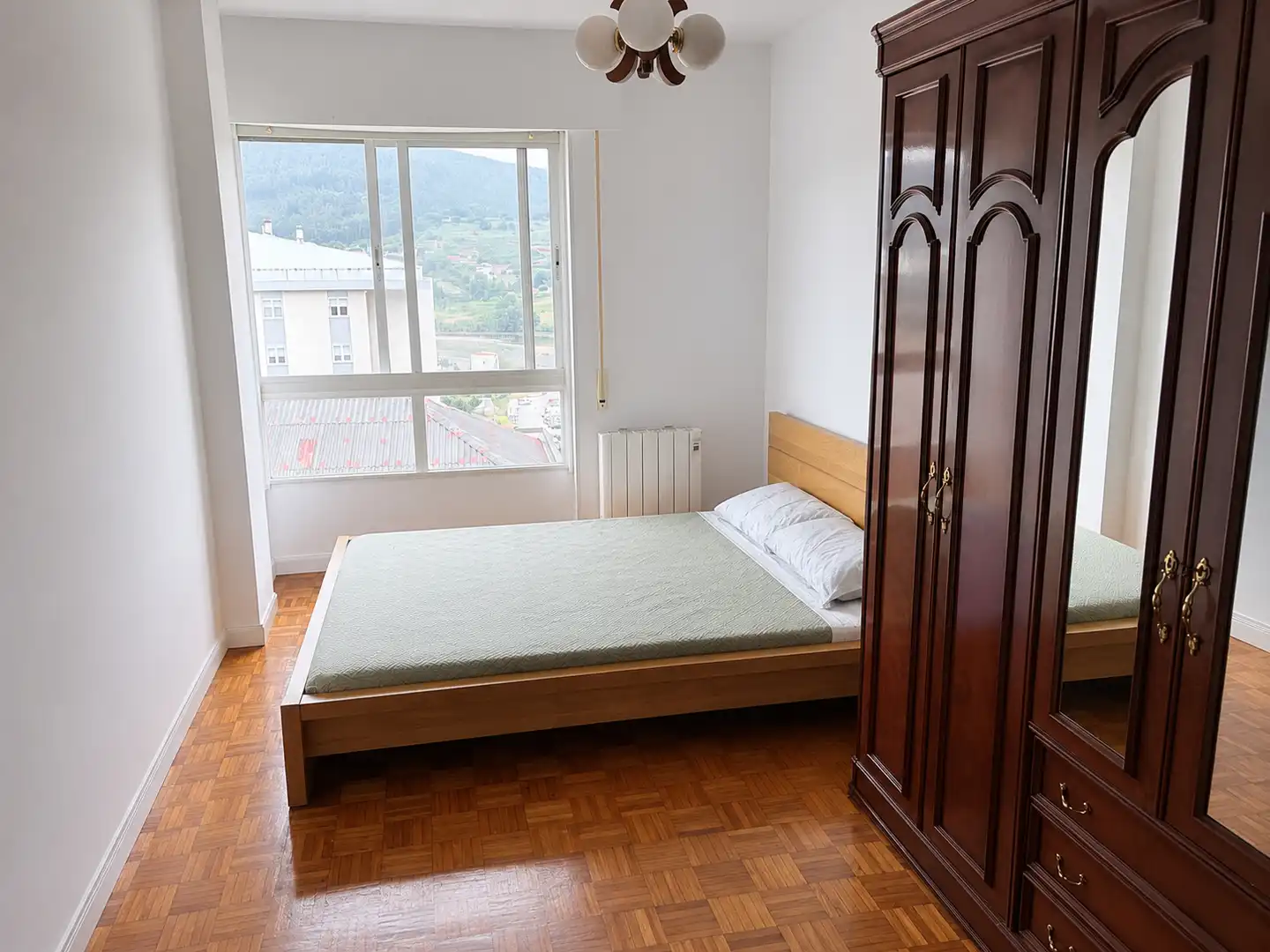 Habitación de Ático en venta en Viveiro con Calefacción, Terraza y Trastero