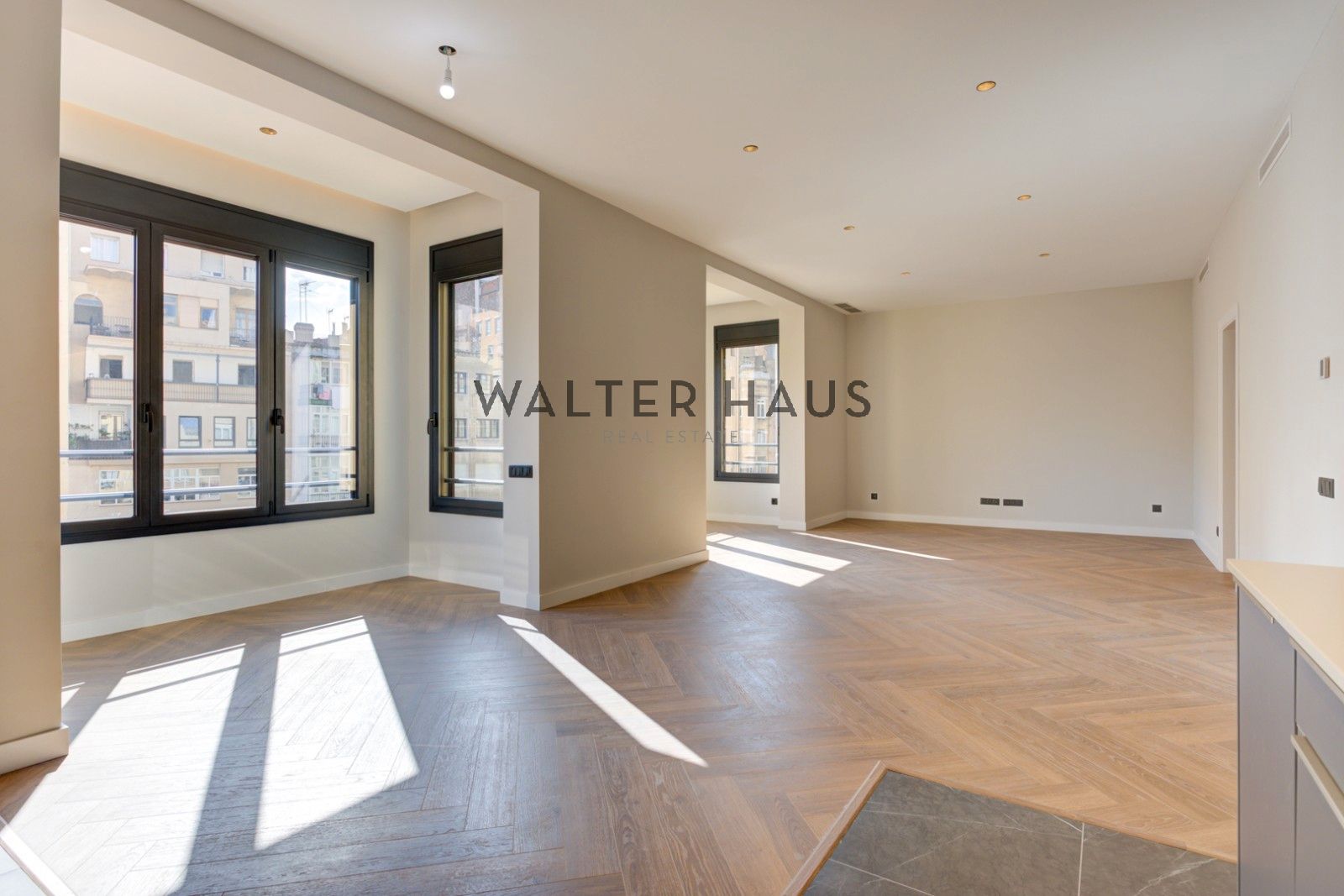 Living room of Flat for sale in  Barcelona Capital  with Air Conditioner, Heating and Oven